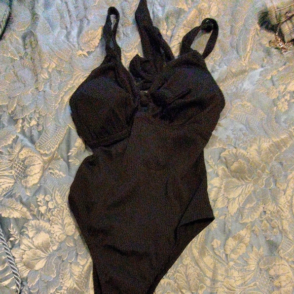 34DD SHEIN Black One-Piece Swimsuit with Front Knot - Picture 5 of 8